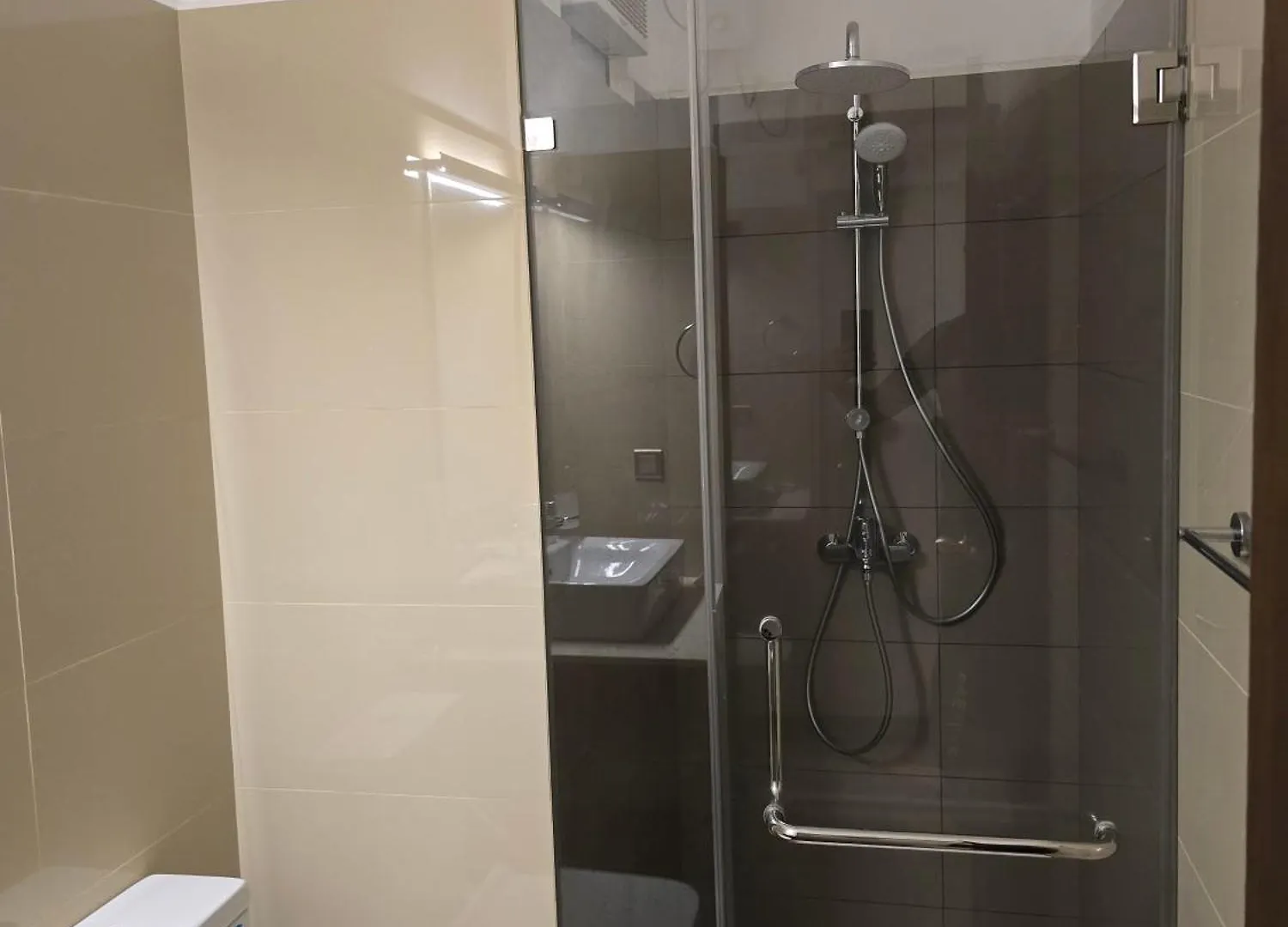 Ocean Breeze Residences Negombo Otel